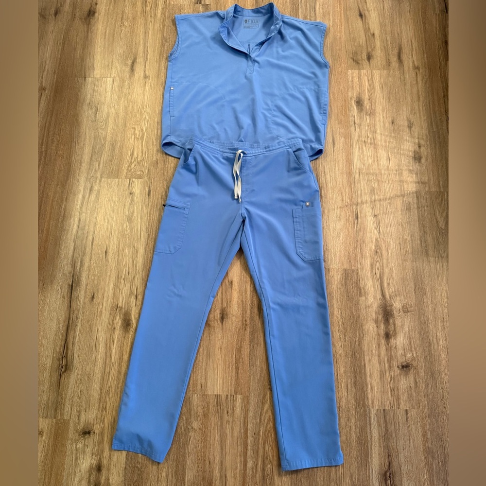 Women’s Figs Scrubs Ceil Blue Rafaela-Mandarin Top and Yola Skinny Pants